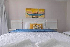 7 bedrooms, iron/ironing board, free WiFi, bed sheets - Luxury Home Brito's House | Private Pool | 5 min from the Beach (Porto Seguro)