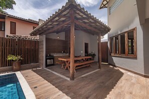 Outdoor dining - Luxury Home Brito's House | Private Pool | 5 min from the Beach (Porto Seguro)