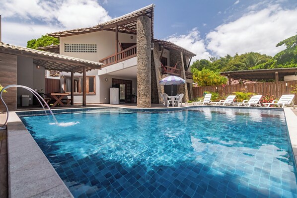 Pool - Luxury house with pool, jacuzzi and 7 bedrooms in Porto Seguro for families (Porto Seguro)