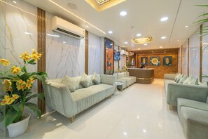 Reception - Prince Diamond Hotel (Varanasi)