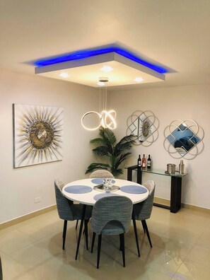 Apartment, 2 Bedrooms, Accessible, Balcony | Dining room