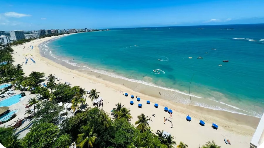 Isla Verde Beachfront Retreat With Parking