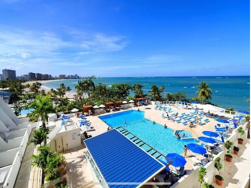 Isla Verde Beachfront Retreat With Parking