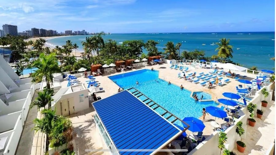 Isla Verde Beachfront Retreat With Parking