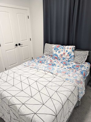 2 chambres, fer et planche à repasser, Wi-Fi, draps fournis