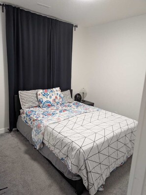 2 bedrooms, iron/ironing board, WiFi, bed sheets - Starlight Haven: Modern 2-Bedroom Suite, Private Entry near Shopping & Dining (Calgary)