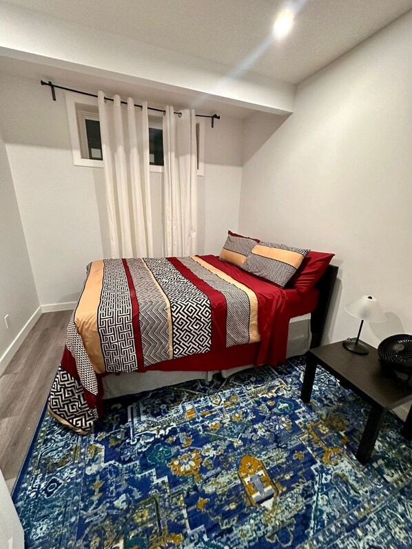 2 habitaciones, tabla de planchar con plancha, wifi y ropa de cama 