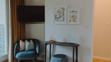 Familienzimmer, Balkon, Blick auf den Innenhof | Wohnbereich