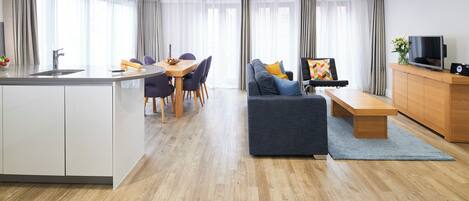 Comfort Apartment, 2 Bedrooms, Private Bathroom, City View | Living area