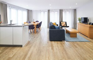 Comfort Apartment, 2 Bedrooms, Private Bathroom, City View | Living area