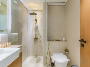 Deluxe Apartment, Balcony, City View | Bathroom