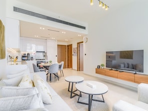 Deluxe Apartment, Balcony, City View | Living area