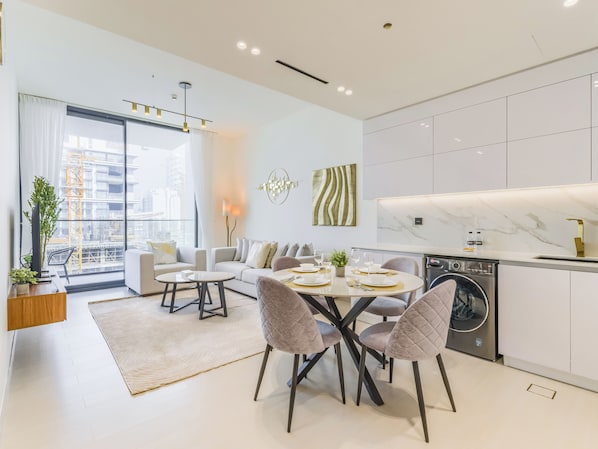 Deluxe Apartment, Balcony, City View | Living area