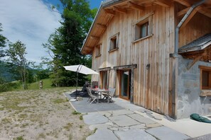Outdoor dining - Morzine: panoramic, south-facing, comfortable chalet (Morzine)