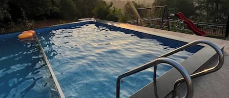 室外泳池