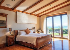 4 habitaciones, tabla de planchar con plancha, wifi y ropa de cama 