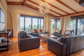 Télévision, cheminée