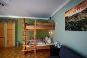 1 Schlafzimmer, Schreibtisch, WLAN, Bettwäsche
