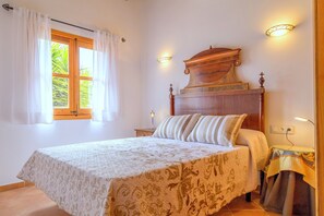 4 bedrooms, free WiFi, bed sheets - Wonderful house Ses Comes with swimming pool (Selva)