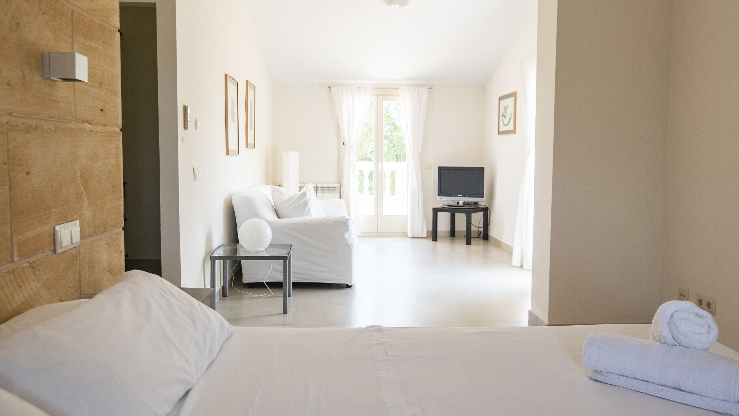 6 slaapkamers, een strijkplank/strijkijzer, gratis wifi, beddengoed