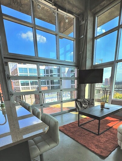 Luxury Downtown Loft Walking dist. to Paycor, Fountain Square, & Duke Energy Ctr