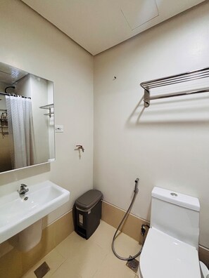 Habitación, 1 habitación, balcón | Baño