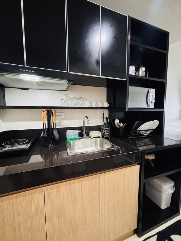 Room, 1 Bedroom, Balcony | Private kitchen