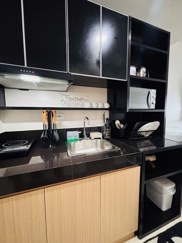 Room-contemporary City Suite With Relaxi