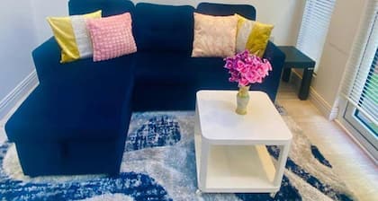 House - Sleeps 8 - Garden - Parking