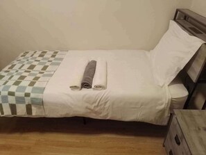 4 Schlafzimmer, Bügeleisen/Bügelbrett, kostenloses WLAN, Bettwäsche