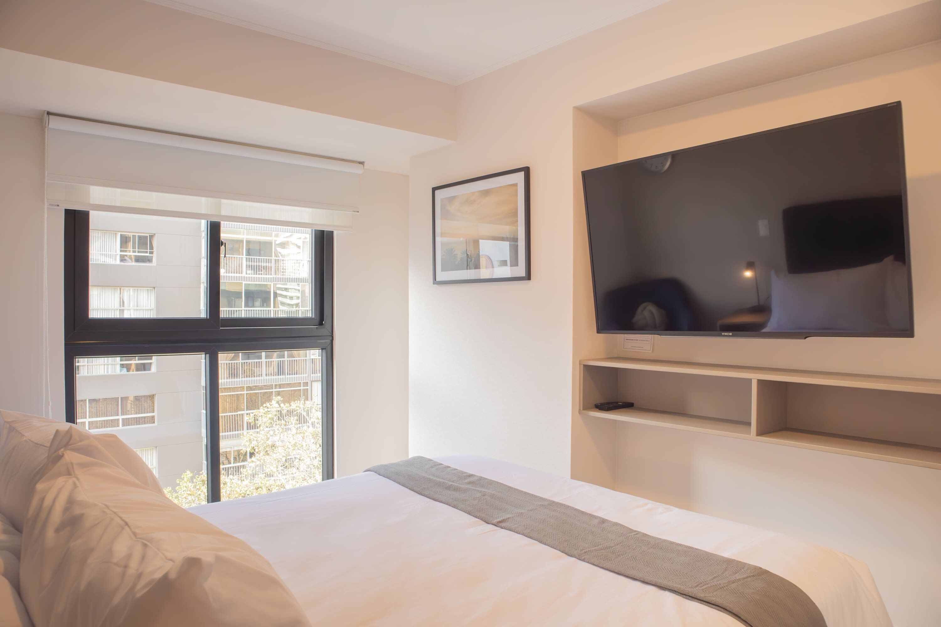 2 habitaciones, tabla de planchar con plancha y ropa de cama 
