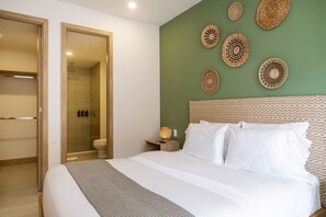 1 dormitori, escriptori, planxa i posts de planxar i wifi 