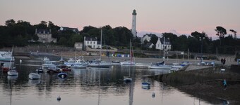 House for family vacations, between beach and ports of Ste Marine and Ile Tudy,