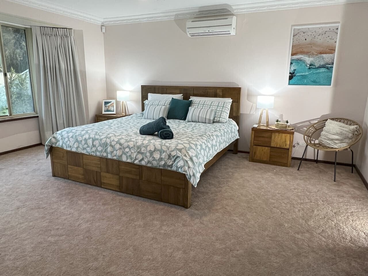 Desk, iron/ironing board, WiFi