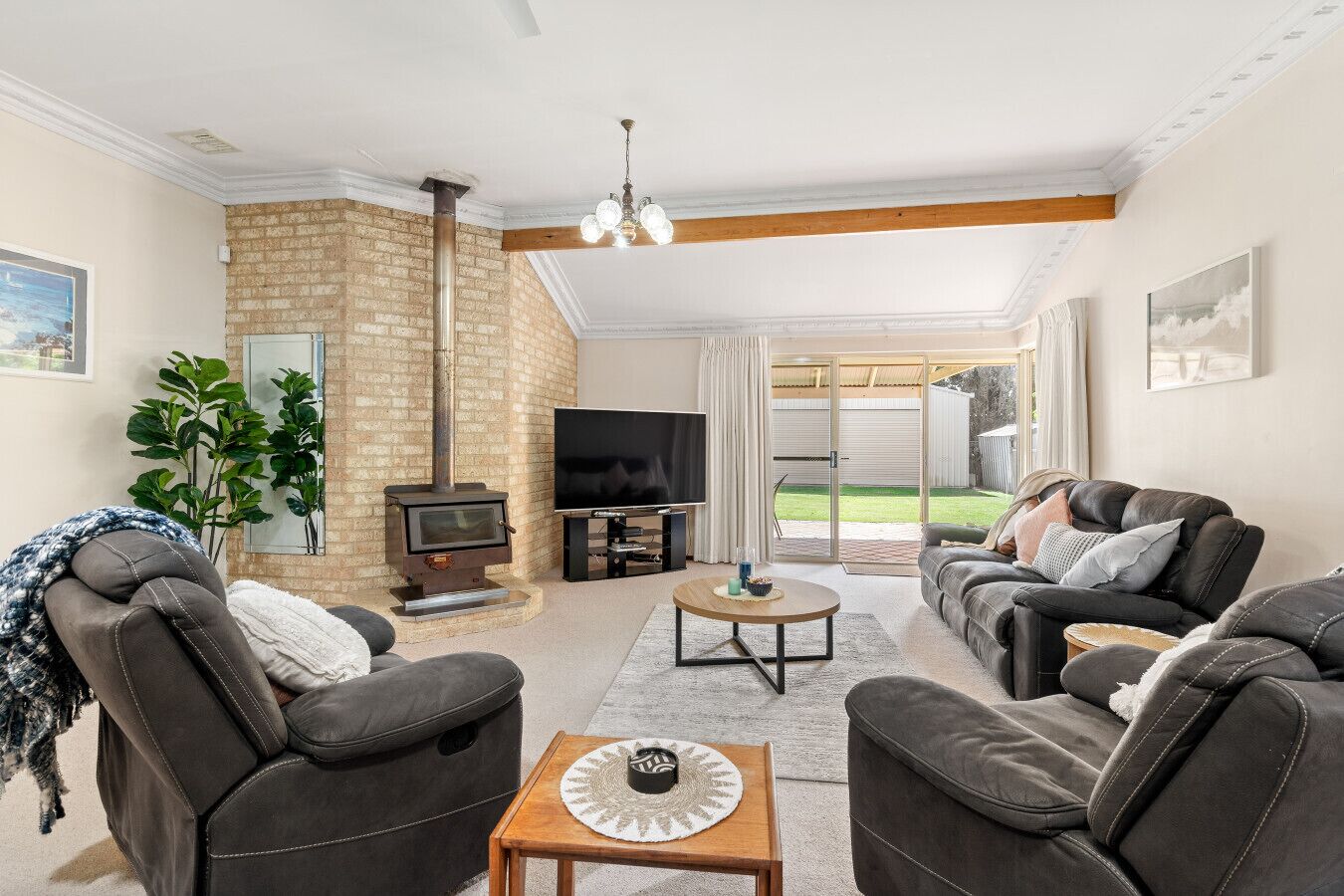 Télévision, cheminée