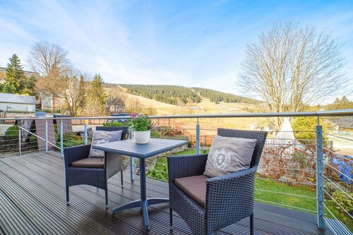 Apartment 1 - direct view of the Fichtelberg, on the ski slope, quiet, central