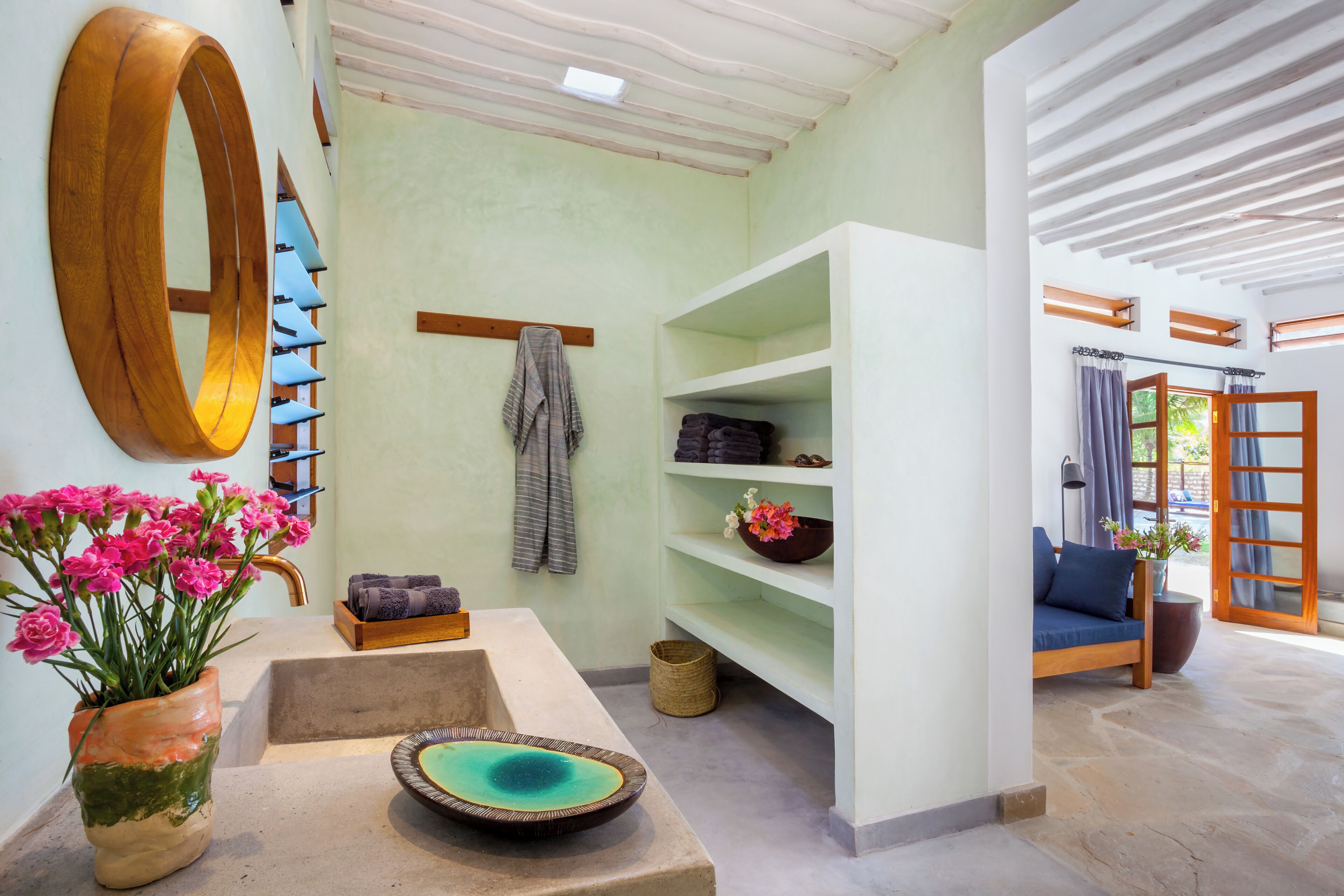 المنشأة من الداخل