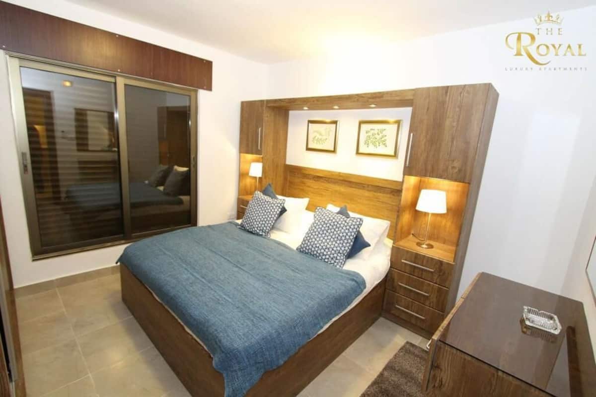 Basic-Doppelzimmer, 1 King-Bett | Hochwertige Bettwaren, laptopgeeigneter Arbeitsplatz, kostenloses WLAN