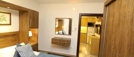 أغطية فراش متميزة ومساحة عمل للكمبيوتر المحمول وواي فاي مجانًا