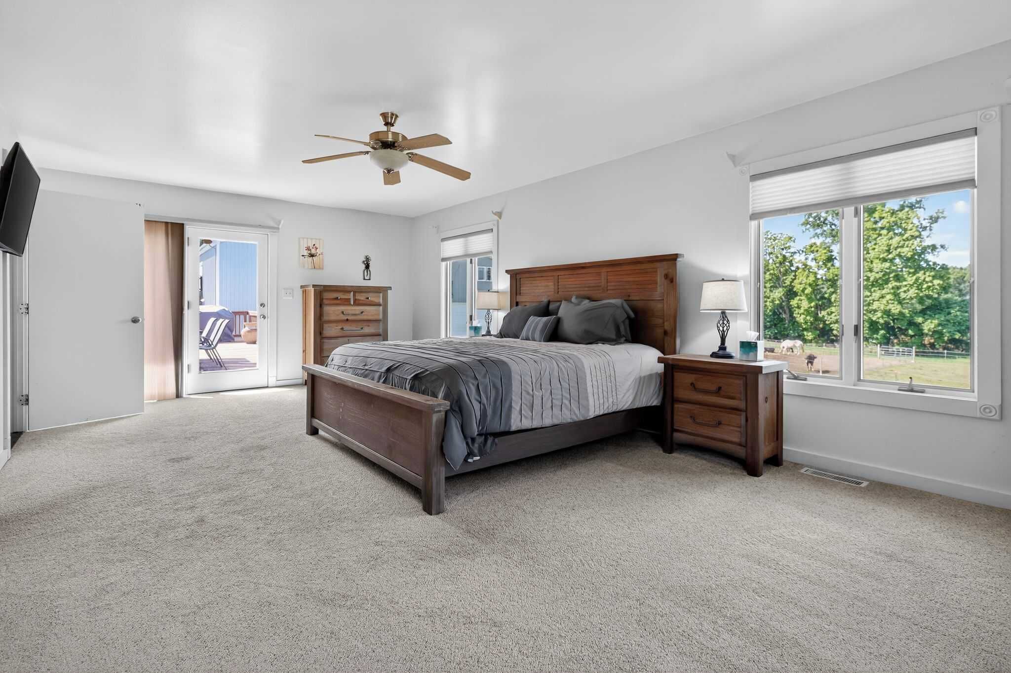 4 عدّة غرف نوم ومكواة/لوح كي وسرير سفر وواي فاي