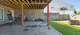 Grass Lake Retreat with Game Room & Fire Pit