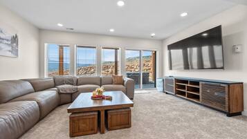 Smart-TV, Kamin, Tischtennisplatte