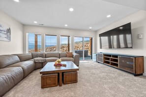 Smart TV, fireplace, ping pong