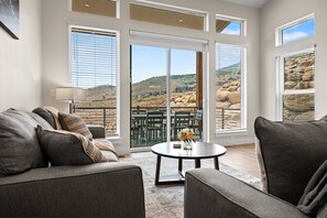 Smart TV, fireplace, ping pong