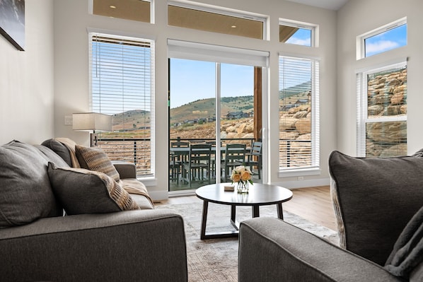 Smart TV, chimenea y tenis de mesa 