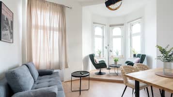 Apartment, 2 Bedrooms, City View | Living area