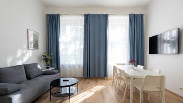 Apartment, Mehrere Betten, Stadtblick | Kostenloses WLAN