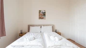 Apartment, 2 Bedrooms, City View | Free WiFi, bed sheets