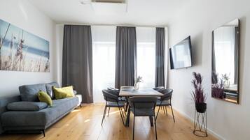 Apartment, Mehrere Betten, Haustiere gestattet, Flussblick | Kostenloses WLAN