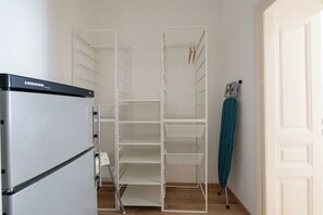 Apartment, Mehrere Betten, Stadtblick | Kostenloses WLAN